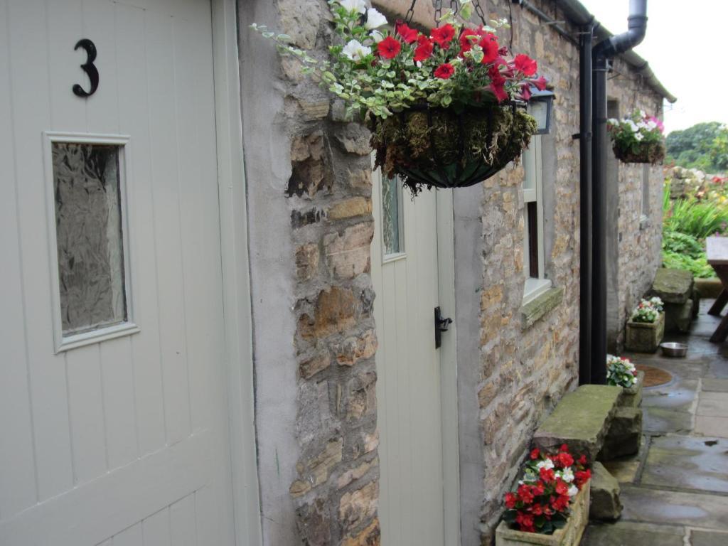 Отель Bolton Arms Redmire Экстерьер фото